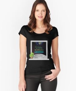 Camiseta entallada de cuello ancho | Vida, Propiedad, Libertad
