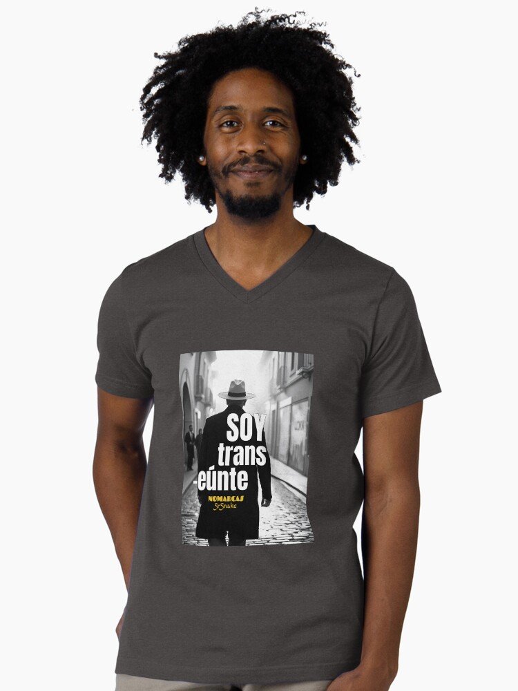 Camiseta de cuello en v | Soy transeúnte